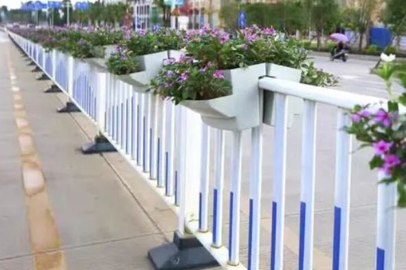 使用什么材質的道路護欄花盆比較好