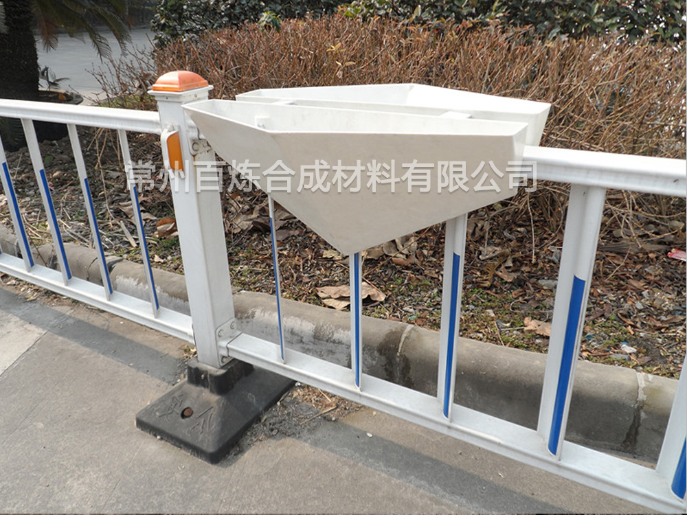 三角形玻璃鋼護(hù)欄花盆 三角形玻璃鋼護(hù)欄花盆